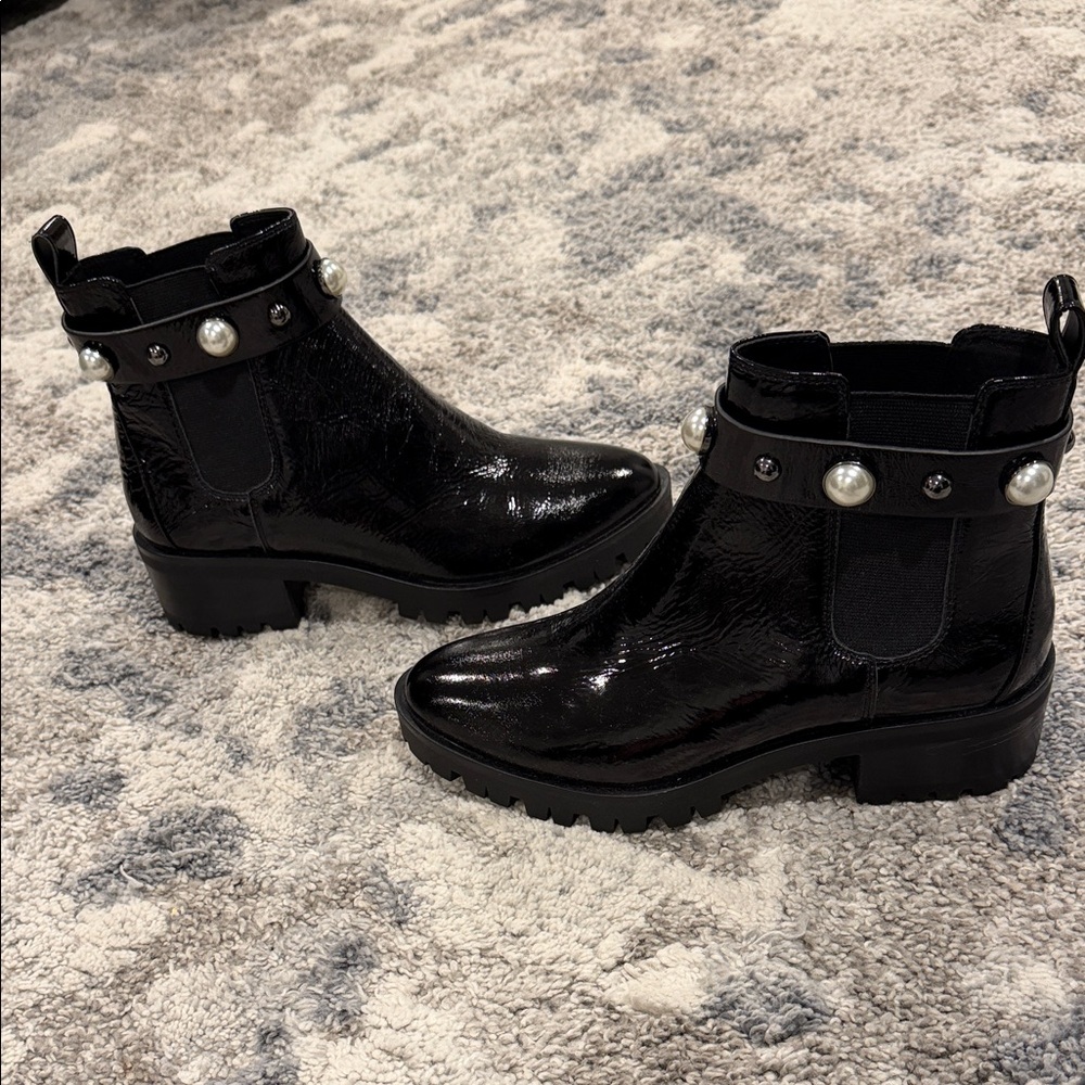 Karl Lagerfeld Paris Porshay Lug Sole Bootie black